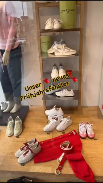 Unser 🌹 neues Frühjahrsfenster 🌹#aachen #deutschland #niederlande #schuhe #schuhemachenglücklich