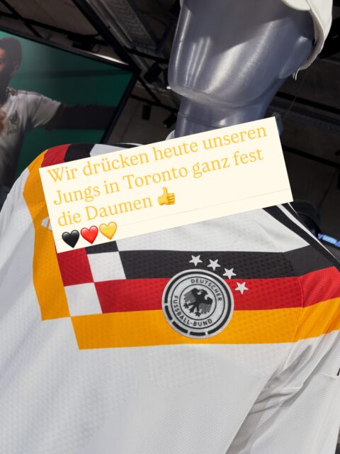 🖤❤️💛 Wir drücken heute unseren Jungs in Toronto ganz fest die Daumen 🖤❤️💛 #deutschland #fussball #weltmeisterschaft #aachen #schuhhaushermanns